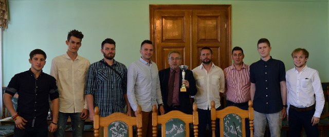 Unihokeiści „Wilków” z wizytą u Burmistrza