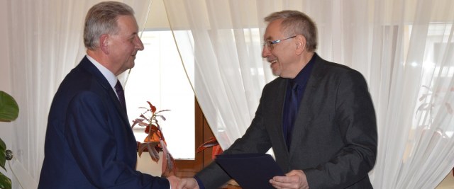 Podziękowanie za lata solidnej pracy