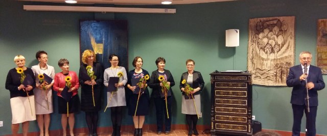 Nauczyciele nagrodzeni przez Burmistrza