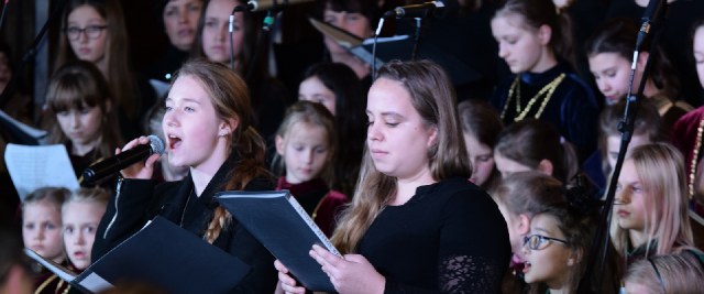 Patriotyczne pieśni zabrzmiały w sanockiej Farze