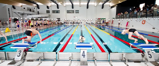 Zawody Pływackie w CRiS (ZDJĘCIA)