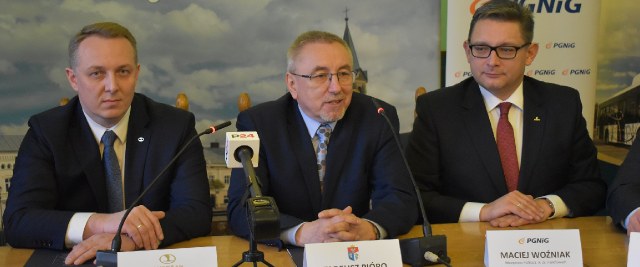 Podpisano umowę z Autosanem i PGNiG. 11 nowych autobusów dla Sanoka (FILM, ZDJĘCIA)